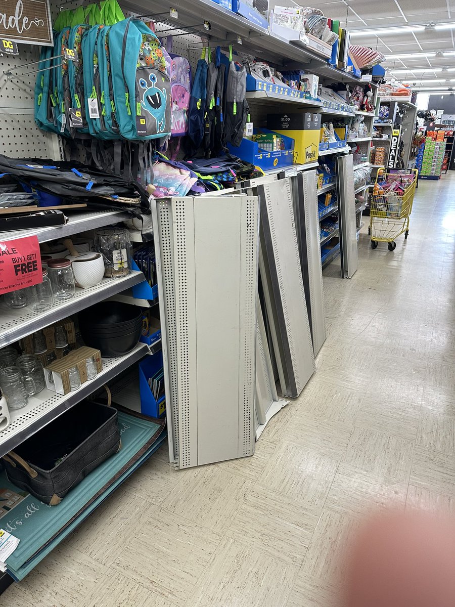 GoShortEarly's tweet photo. @DollarGeneral love your new merchandising plan #getsued https://t.co/1kRXWlRnWf