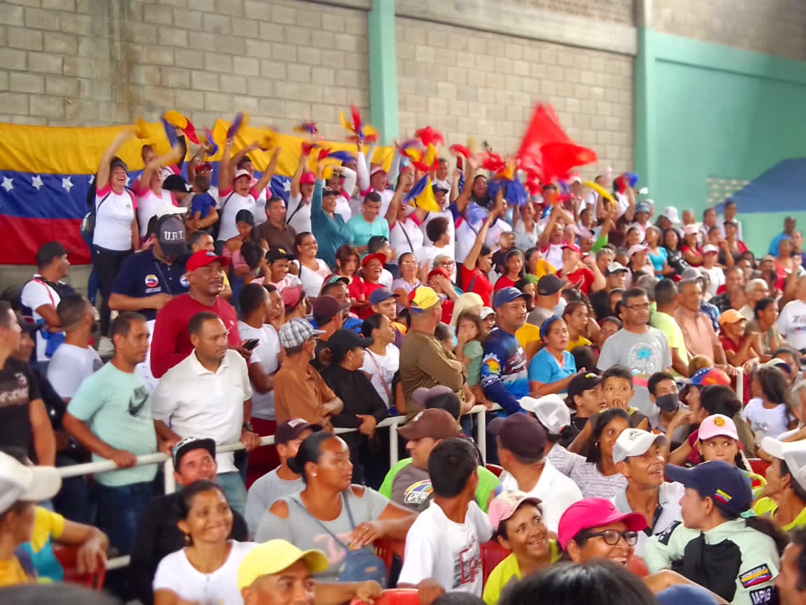 Prensa_JulioRod's tweet photo. antiimperialista y profundamente Chavista.
El jefe político y alcalde, Julio Rodríguez, ofreció unas palabras a los asistentes para reafirmar el apoyo al Primer Mandatario Nacional.
Durante su discurso, llamó la atención sobre la importancia del binomio: partido-gobierno. https://t.co/Qjc4Dp5OwY