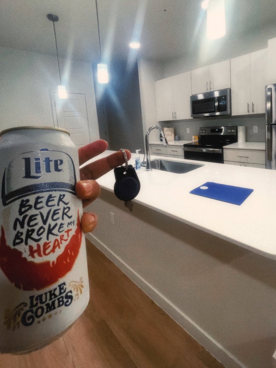 luislvlg's tweet photo. Moving in mid day in this AZ heat is next level … 🌡️🌇 https://t.co/YcThm29ESR