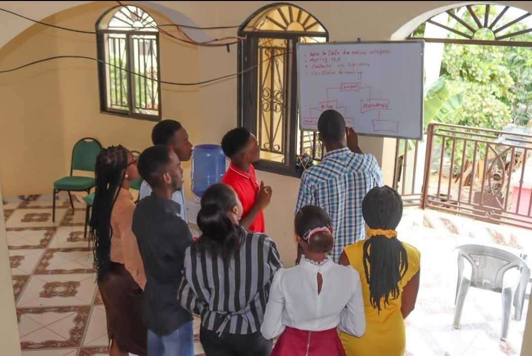 Comparetnetwork's tweet photo. En cette Journée Internationale de la Jeunesse, célébrons l'impact de COMPARET NETWORK, où la jeunesse est au centre de toutes nos activités.
 Ensemble, nous forgeons un avenir prometteur et inspirant! 

 #InternationalYouthDay #ComparetNetwork #JeunesseAuCœur https://t.co/e1kpO9x2hv