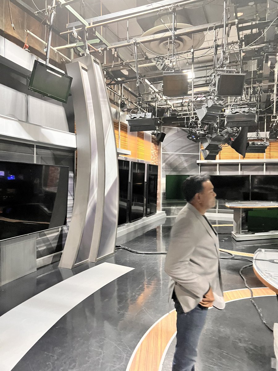 b_mcqueary6's tweet photo. What an amazing experience today at @FOX2News and @detroitnews Michigan Media Access Day!!! https://t.co/K2mlxjzEms