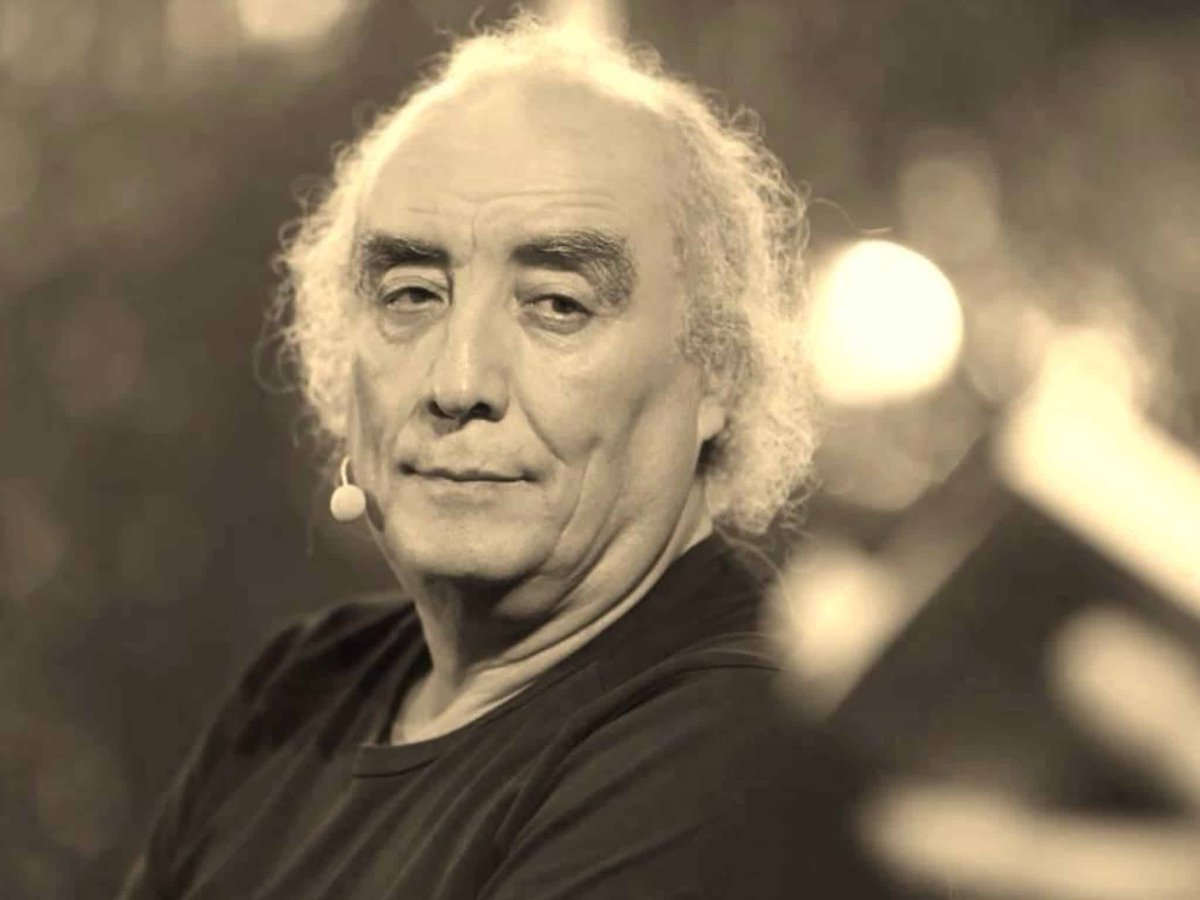 "عندما يرحل الذين نحبهم يأخذون معهم كل أشياءهم الصغيرة، إلا ابتساماتهم وأسئلتهم فهي تبقى معنا ."

-واسيني الأعرج