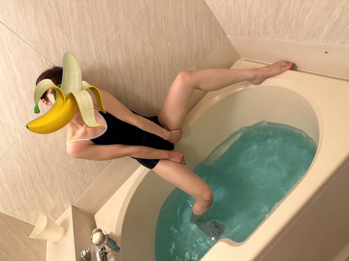 スク水を初めて着てみました❤️ おっぱいがないから色気ない💦 #スク水 https://t.co/eqFzdzz06U<a href="/tag/%E3%82%B9%E3%82%AF%E6%B0%B4"class="tags">#スク水</a>