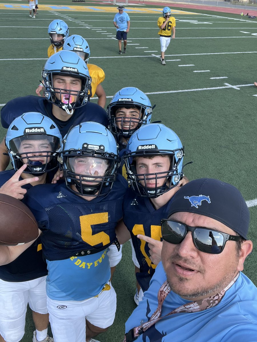 One for the good guys!!! <a href="/CoachMaldonado2/">Coach Maldonado</a> <a href="/mospatterson/">Coach Moses Patterson</a> <a href="/mcmemfootball/">McAllen Memorial FB</a> <a href="/ramjrcastillo/">Ramiro Castillo Jr.</a> #ONEPRIDE