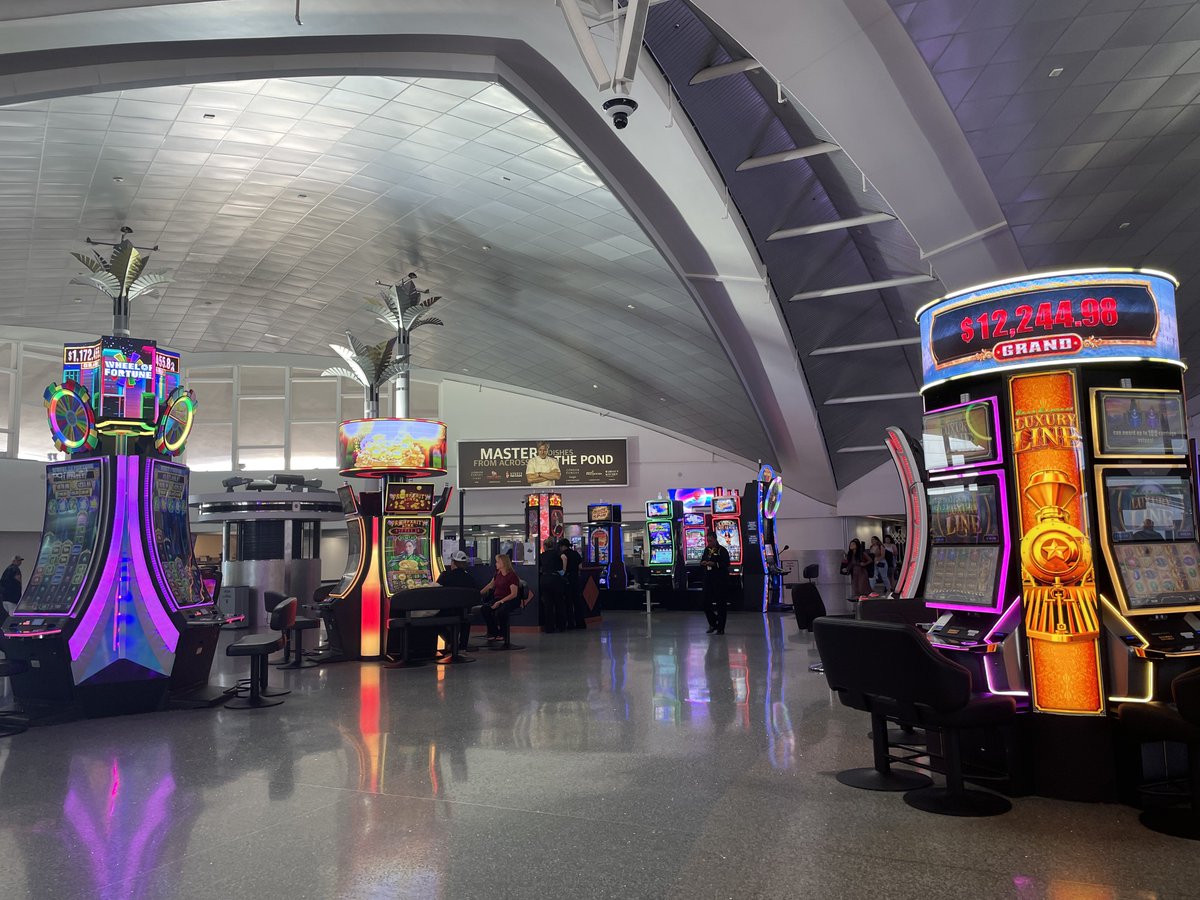 vegas airport is fucking weird