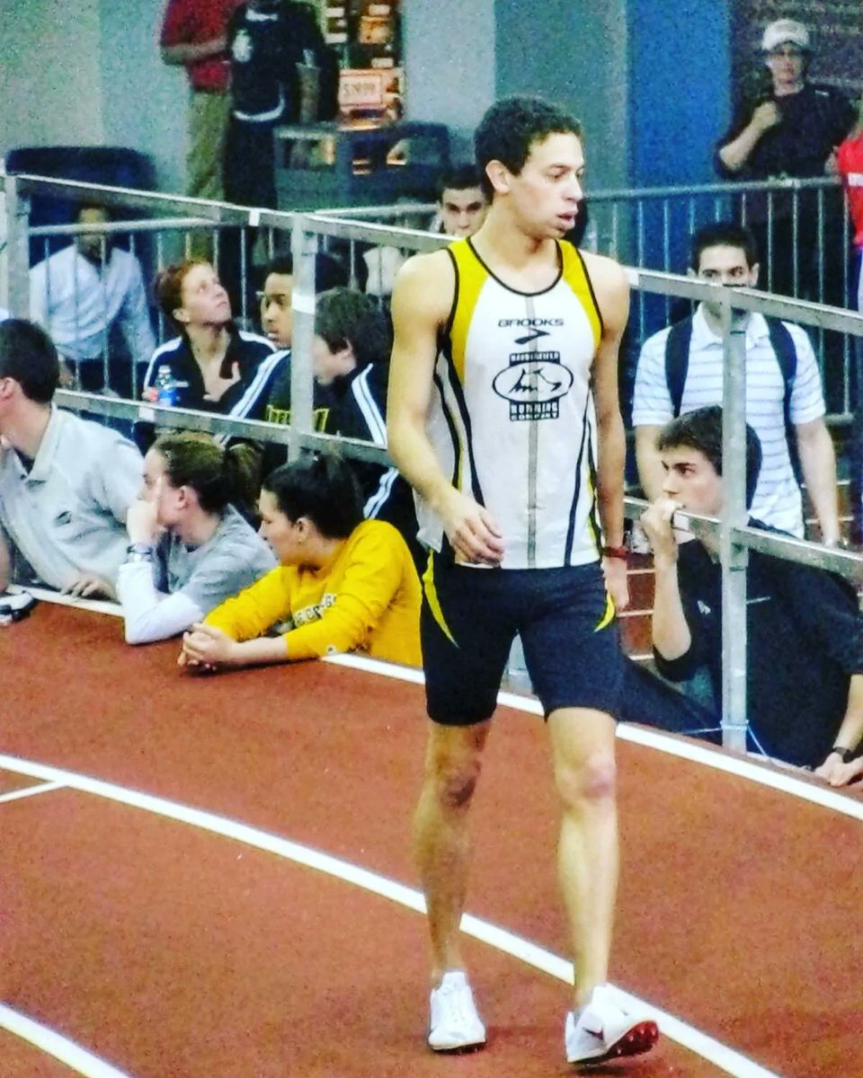 Have you ever run an indoor track race? If you turn your attention to speed work during the winter, jumping in a track race is the perfect way to practice racing skills. 🌟 Separately, if you haven’t shopped at the <a href="/HaddonRunCo/">RunningCo.</a>, yo… instagr.am/p/CoxJ87rr3mk/