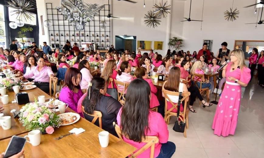 ramirezlalo_'s tweet photo. Agradezco a mi esposa Sofía Espinoza por acudir en mi representación al encuentro con mujeres de #Chiapas Hubo una gran convocatoria.

Saludo a todas esas mujeres trabajadoras que día a día dan lo mejor por el bienestar de sus familias y de nuestro bello estado.

#BuenSábado https://t.co/hojFBJDGPZ