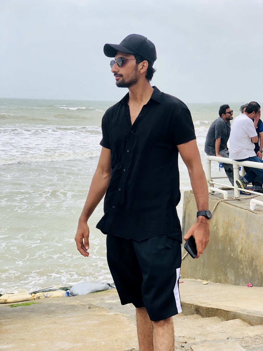 mmuzammilnaeem's tweet photo. Annual Picnic🫰🏻
#euronetpakistan #beach #sandspit #karachi #black #tall https://t.co/va7AIEFrJM