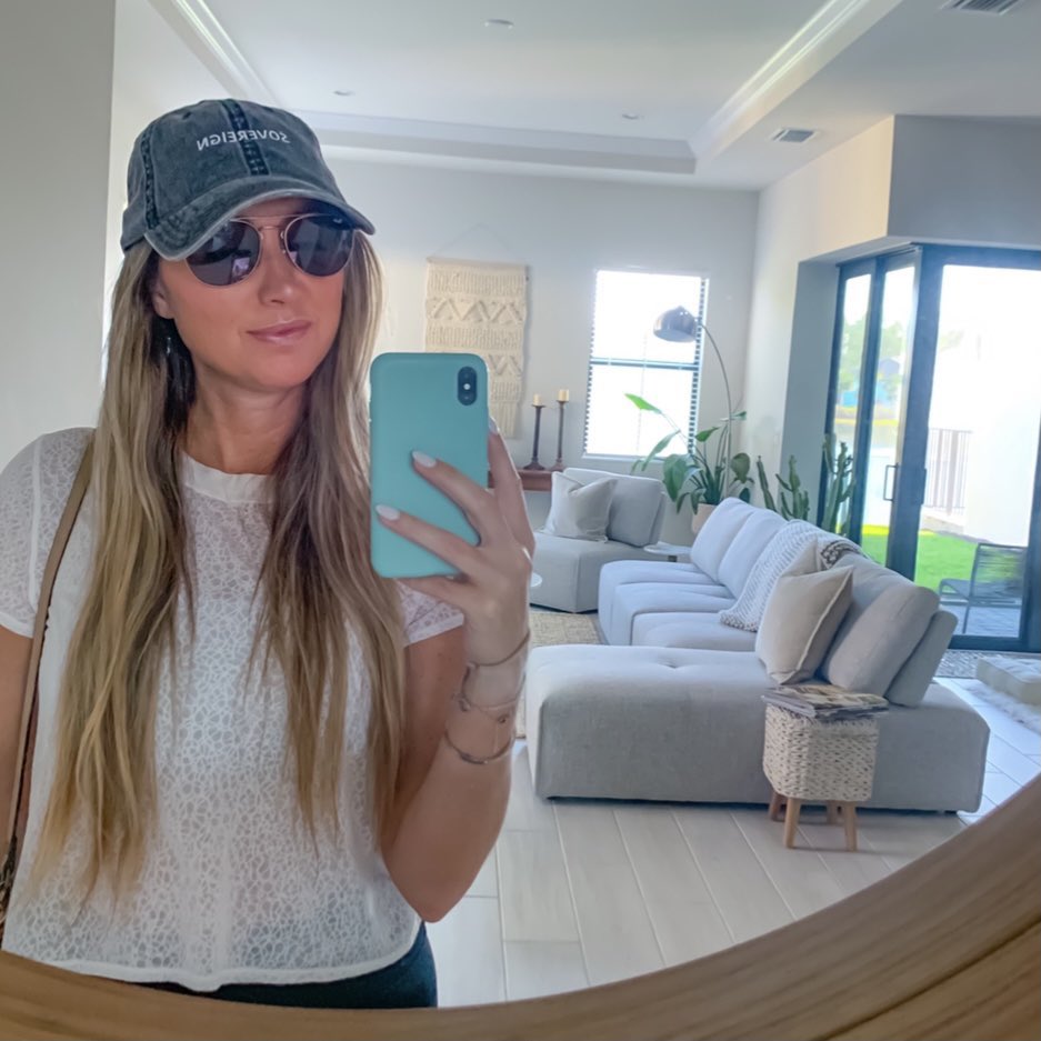 carlybbbenson's tweet photo. Happy Sovereign Sunday!
Thanks for the hat @FOMO21shop 
@NeilJacobs 🧡 https://t.co/UMMXTglNeh