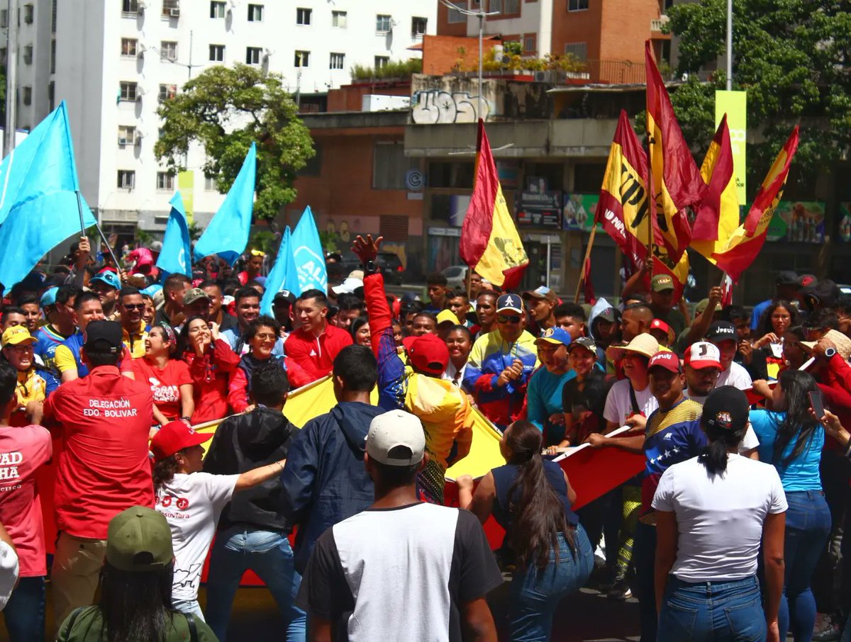 UPVCONTIGO1's tweet photo. Es por ello que destacamos y felicitamos a todos esos jóvenes patriotas, conscientes y responsables, especialmente a nuestros muchachos de la #JUPV
¡Que vivan nuestros amados #Jóvenes de la #Patria!
#JóvenesValientes https://t.co/3nLOxqpMae