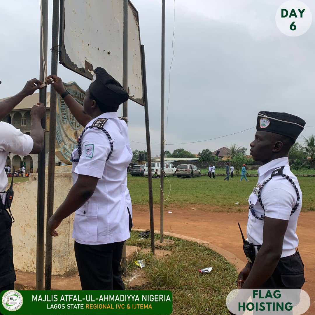 roqibtunde's tweet photo. Sadr sahib Majlis Khuddam  Ahmadiyya Nigeria during hoisting of flag and match past at the 2023 Regional Ijtema at Mahmud Ahmadiyya College, Ijede for Lagos Region.

#khilafah
#jumat
#ahmadikids
#atfalijtema 
#AhmadiYouths
#modelforworldyouth
#Salat https://t.co/MJuaY9Pd2k