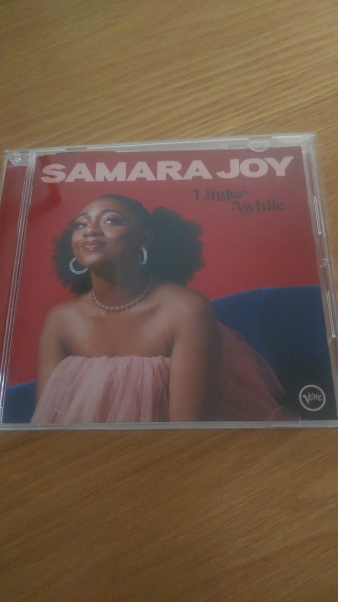 Bossa_chan's tweet photo. #NowPlaying 

＃SamaraJoy
＃LingerAwhile

バリバリの新人がバリバリ歌う。節回しにはベテランの風格も。これからの活躍が期待される23歳。2022年リリース。

＃Jazz ＃ジャズ https://t.co/gxBKZwozmL