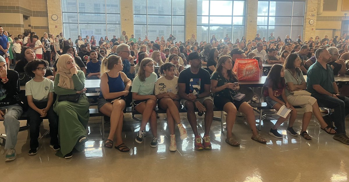 TxHillPrincipal's tweet image. Had a huge turn out at  @TexHillMS Tiger Academy &amp;amp; Tiger Ambush &amp;amp; a pleasure meeting our new &amp;amp; talking to returning families! Looking forward to Monday when we get all of our Tigers 🐯 back in the building!  💙❤️ @amirel88 @niclew12 @TexHillBoysAth #TheNEISDway #RootedTexHill
