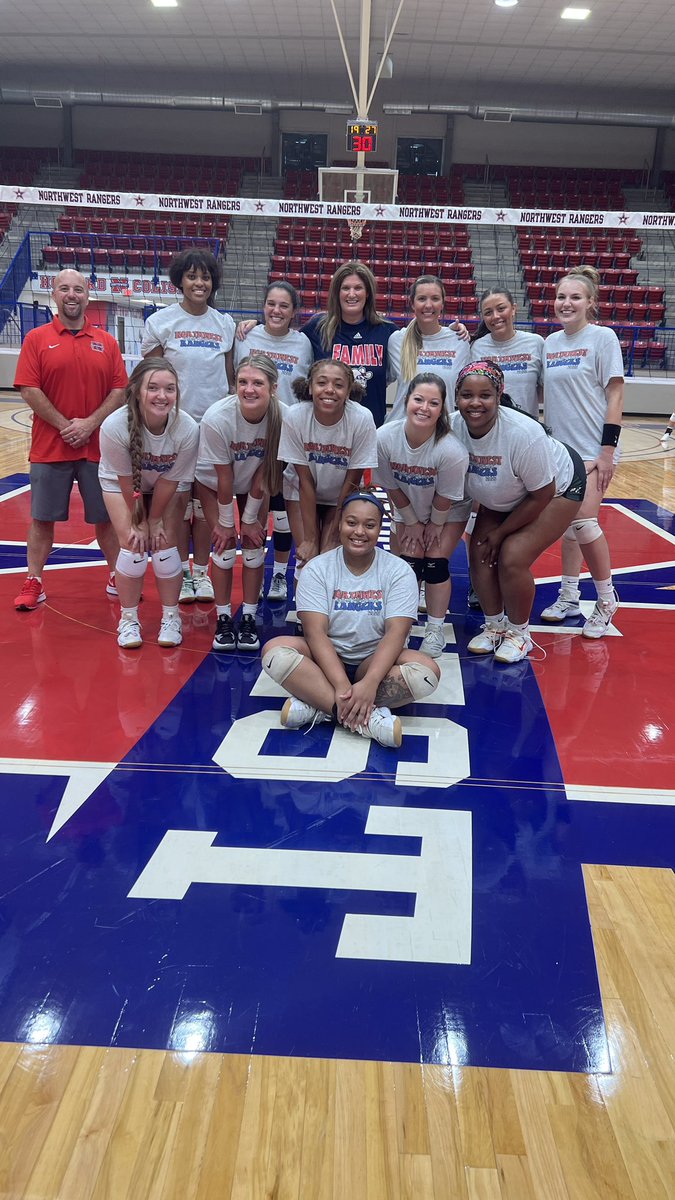 NWCCVolleyball's tweet photo. First ever Alumni Scrimmage vs our “Legends”. So much fun to reconnect and have some competitive fun❤️💙🙌#ALLN #Family https://t.co/qI4S1cPH1L