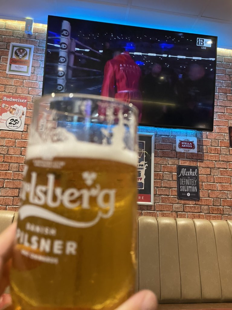 LooneyHoon tweet media