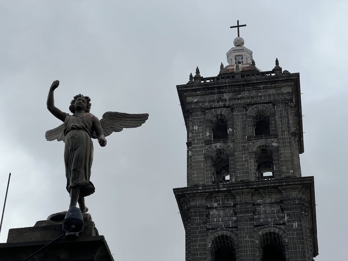 prchovanec's tweet photo. The angels atop the gates to Puebla’s cathedral refer to the city’s full name: Puebla de Los Angeles (“people of the angels”). The metropolitan area is sometimes nicknamed “Angelópolis”. 🇲🇽 https://t.co/DtmCWcAEJZ