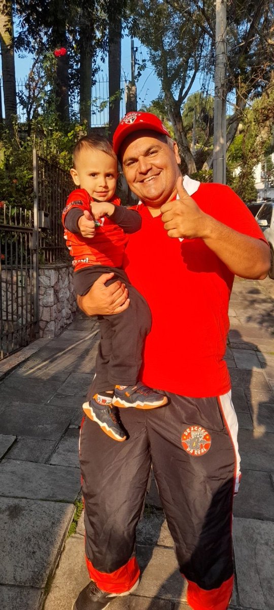 BrunaCharlene's tweet photo. Feliz dia dos pais para o melhor pai do mundo, meu marido Leonardo, com nosso príncipe Lorenzo. @sabinasimonato_ #sptv2 #sptv2 #felizdiadospais https://t.co/Fo7Jn7tuW7