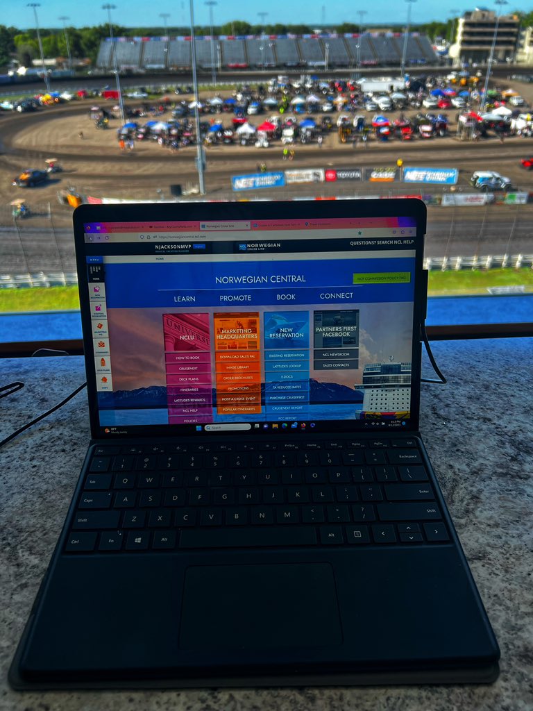 nataliej_13's tweet photo. My two favorite things…booking travel ✈️🚢🏖️🏰🎢 and racing 🏎️🏁
Magical Vacation Planner by Natalie Jackson
#TravelWithNatalie #mvpgetaways #mvpcruising #mvpparks #traveladvisor https://t.co/5hm2gR05r8
