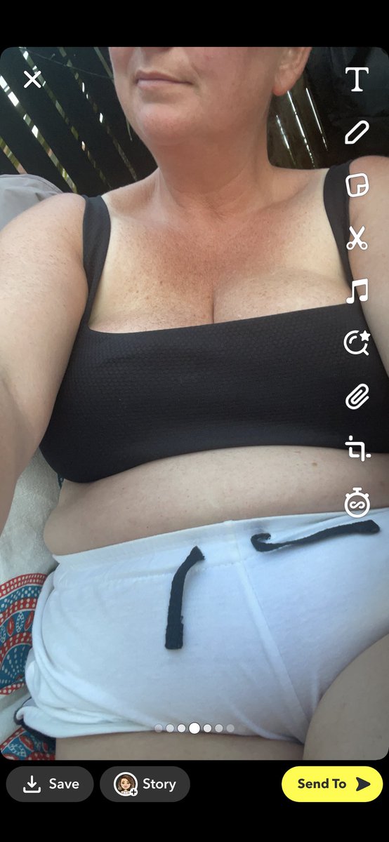 LASDewar's tweet photo. @gothspiderbitch This is social me v real me https://t.co/4fMQHa14aB