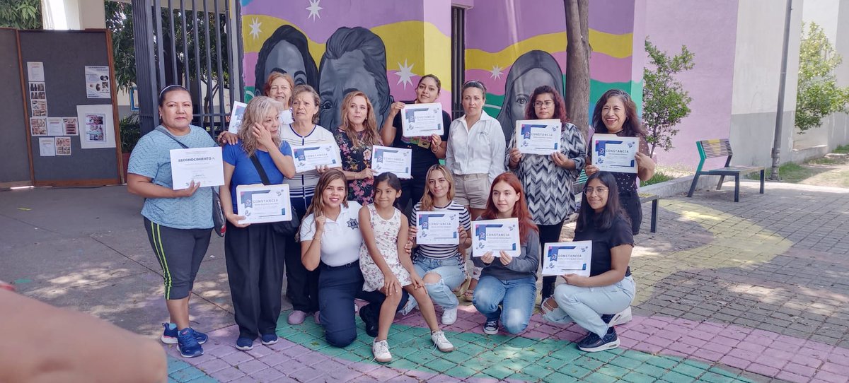 PaxxCultura's tweet photo. Las mujeres organizandas son un pilar fundamental para las sociedades en desarrollo constante, sus ideas son de suma importancia para la reconstrucción del tejido social. #MUCPAZ #ColAtlas #CCAtlas
@culturagdl @RicardoSBeruben @PrisFrancoB https://t.co/fofymUcIul