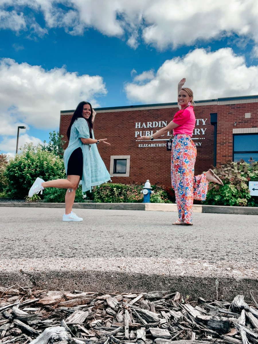 CarlenaSheeran's tweet photo. The #HCSPreschool TEAM of Helton & Ramsey @GCBurkhead are ready to welcome their #BittyBruins to school! 👫🏽 They visited the @hardincountylib, wore sunglasses, read & played on a community play area. 💛🐻🩵 #HCSBetterTogether #ReadyForPreK #BingoChallenge #BittyBruins #Teamwork https://t.co/sgvRKLFrRy