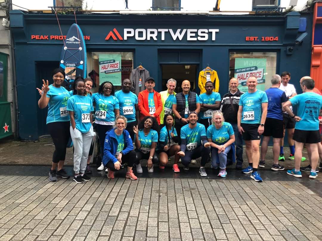 SanctuaryRunGal's tweet photo. Super @SanctuaryRunner gathering for the @StreetsofGalway 2023! #StreetsOfGalway #Solidarity #Friendship #Respect https://t.co/mtjrHCgUZ8