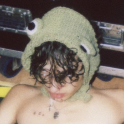 suchisglaive's tweet photo. forever in my glaive era #NewProfilePic https://t.co/OYaCvW3uAQ
