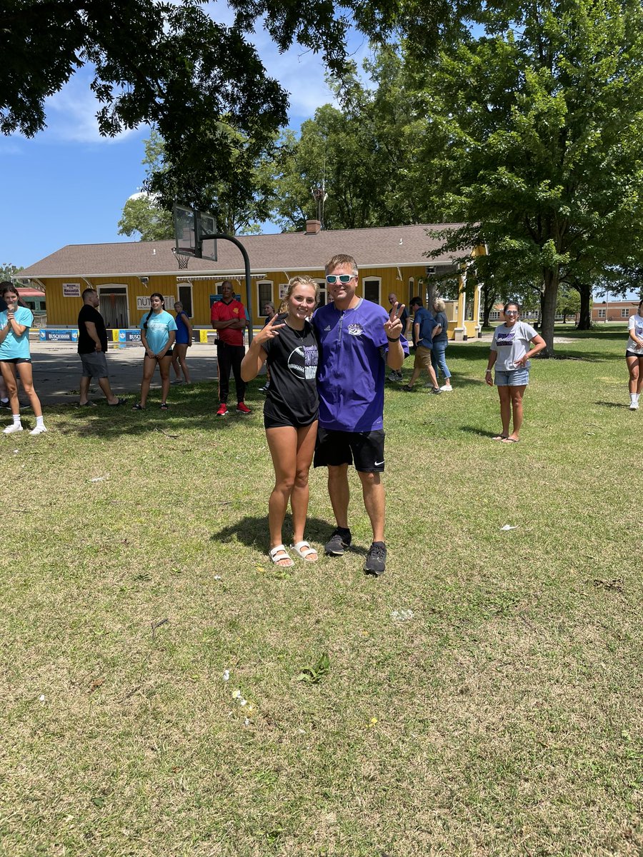MascoutahVB's tweet photo. Annual Egg Toss had a two time reigning champion! https://t.co/5ZIcEiz8Du