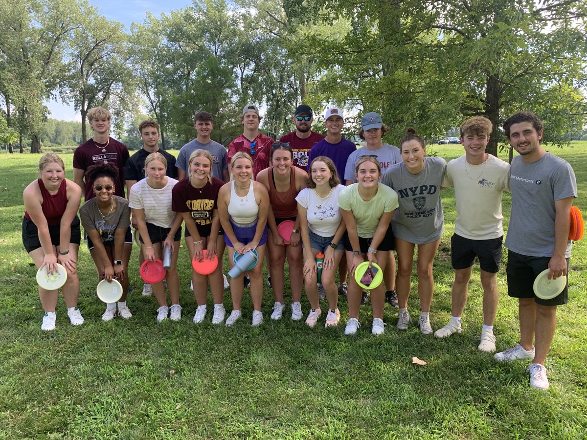 Park__Golf's tweet photo. Park golfers enjoyed getting to know each other  today- disc golf rocks!🥏 https://t.co/WtjqPdgrUC