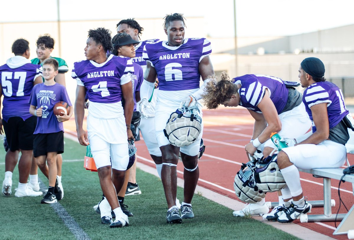 LaTishaStaten9's tweet photo. HIM! #GodsPlan #Wildcats #SolidGroup @robostat @RJStaten8 https://t.co/hnlkYPyBHt