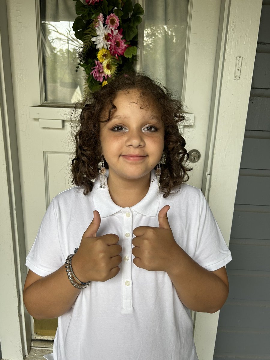 Ms_NJohnson's tweet photo. It’s been a crazy few weeks but here’s a few of the highlights! My girl is officially a middle schooler at @Sellers_Sharks 🦈💙 https://t.co/GcY2CNvaMi