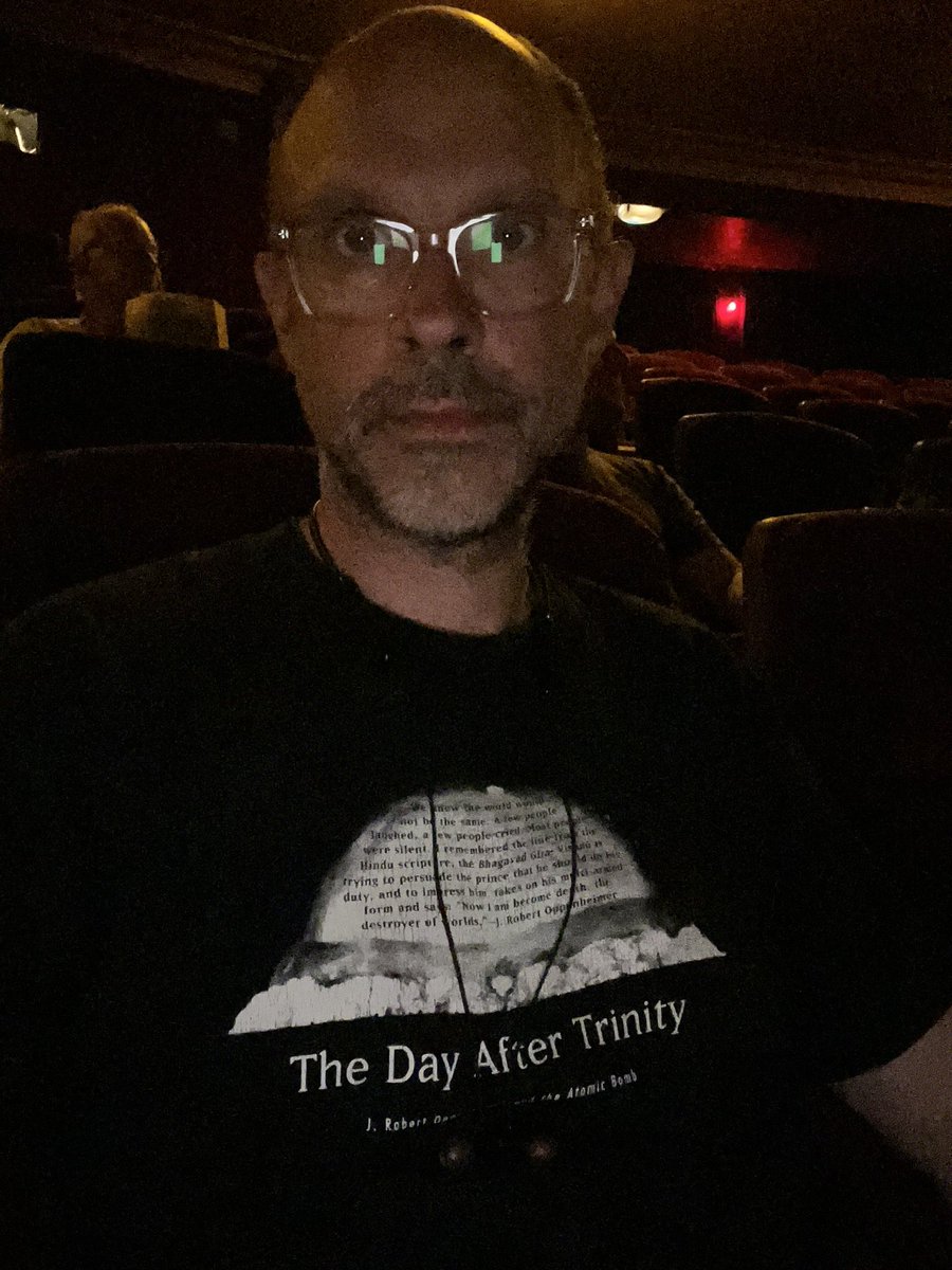 Waving to my friends ar @criterionchannl @Criterion as I finally see OPPENHEIMER, wearing my THE DAY AFTER TRINITY tshirt. CD-ROMs live!