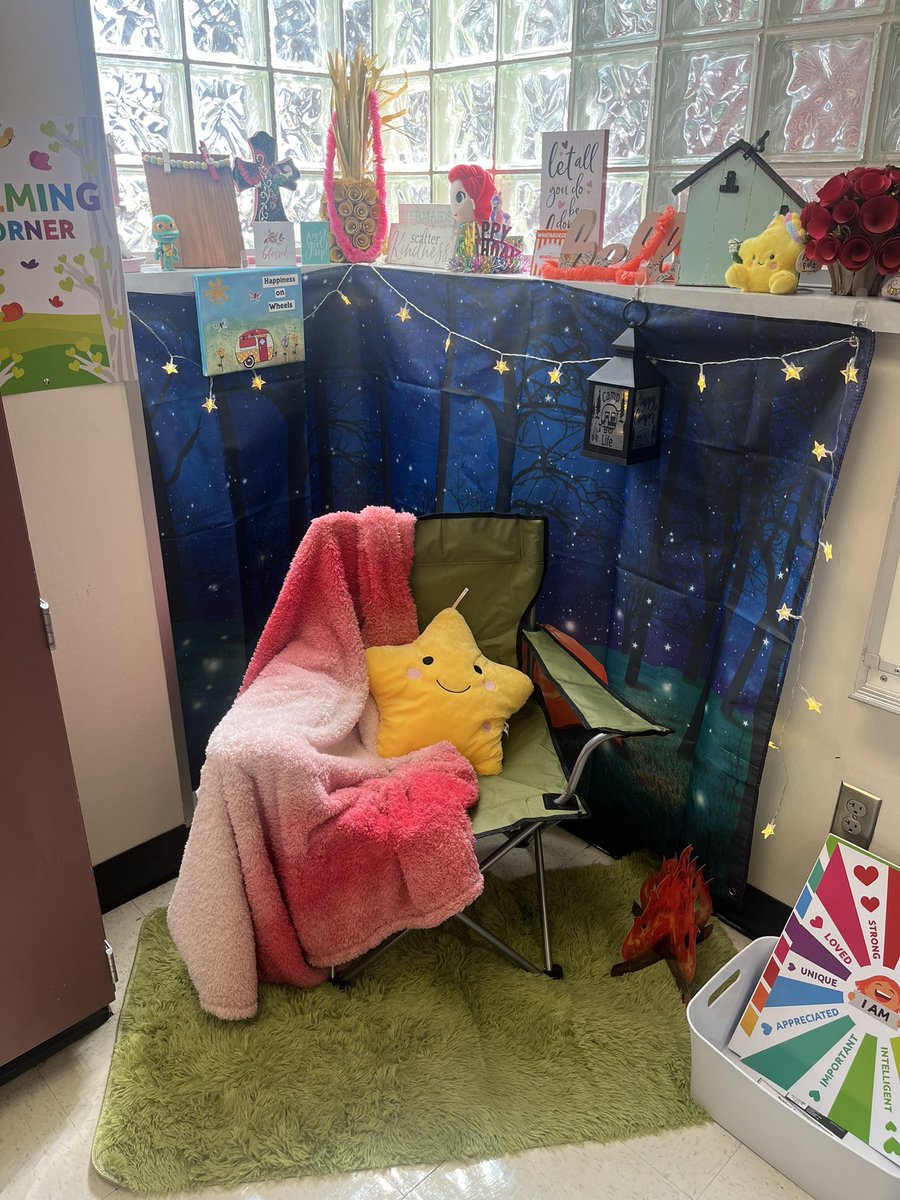Ms_NJohnson's tweet photo. My classroom for my art students ❤️🎨👩🏻‍🎨 https://t.co/o7ZEPtCIWJ