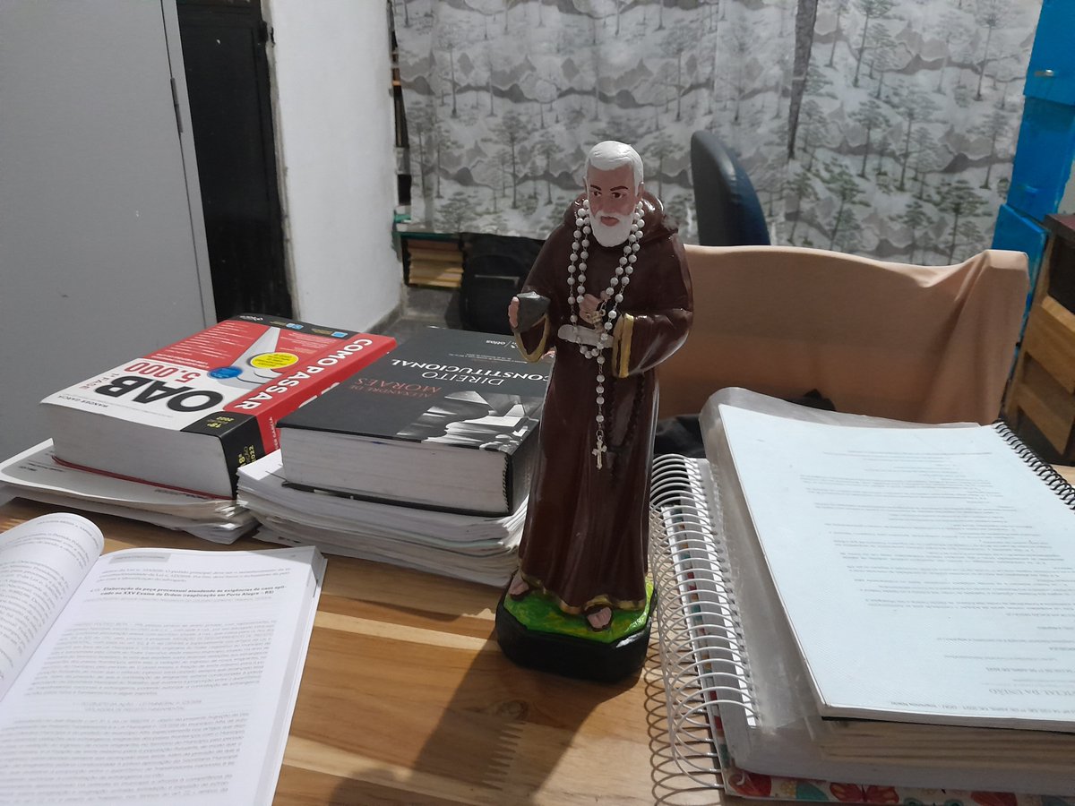 belcassianocdas's tweet photo. Meu querido Padrinho Espirtual Sao Padre Pio de Piecretina me auxiliando tudinho em todos os concursos públicos no país meus querido(a)s amigo(a)s!!! https://t.co/dKVIRFIWMp