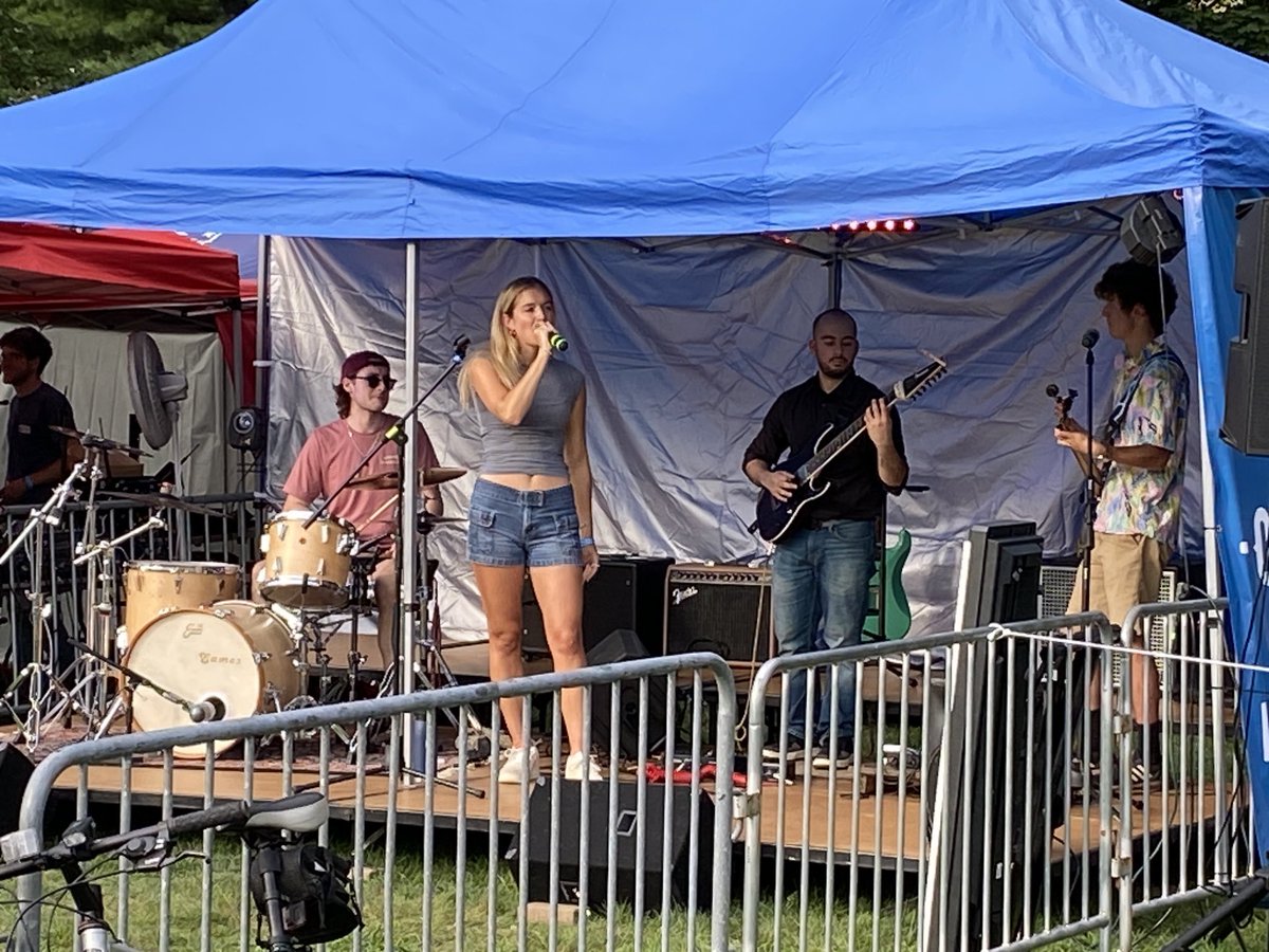 SeymourJonathan's tweet image. Great to see Ben, Tyler, Jimmy, Matt, Sage, Veneti and Ethan at Merrimac Old Home Days tonight #Classof2020