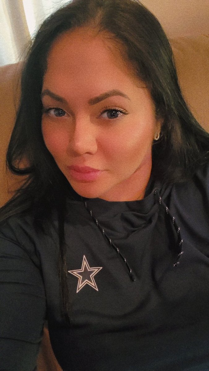 AnjieMtz's tweet photo. Something about 🏈 season!! 
#DC4L #DallasCowboys https://t.co/7Fe5tFLjqu