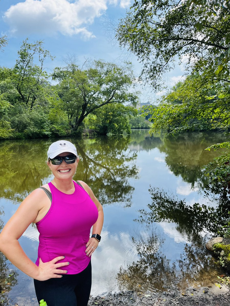 racheladamstn's tweet photo. We did our @ChiMarathon training run at @BiltmoreEstate today! Miles with views and views for miles! 😍RSD#956 #rwrunstreak #ChicagoMarathon2023 #americancancersociety #teamdetermination #fitleaders @JarrodTN @fit_leaders https://t.co/ThQjCuH3sl