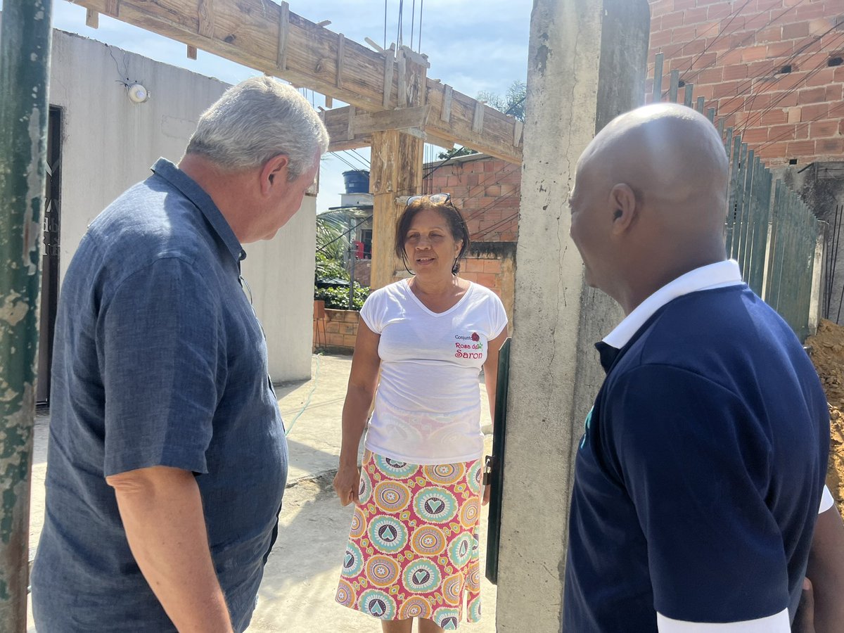 Sábado de encontros, conversas e trocas, ao lado do amigo <a href="/Comte_educacao/">Comte Bittencourt</a>! É sempre muito bom conversar com os moradores, ouvir demandas, críticas construtivas e estar perto da população, dialogando com as lideranças comunitárias e dirigentes das associações de moradores.