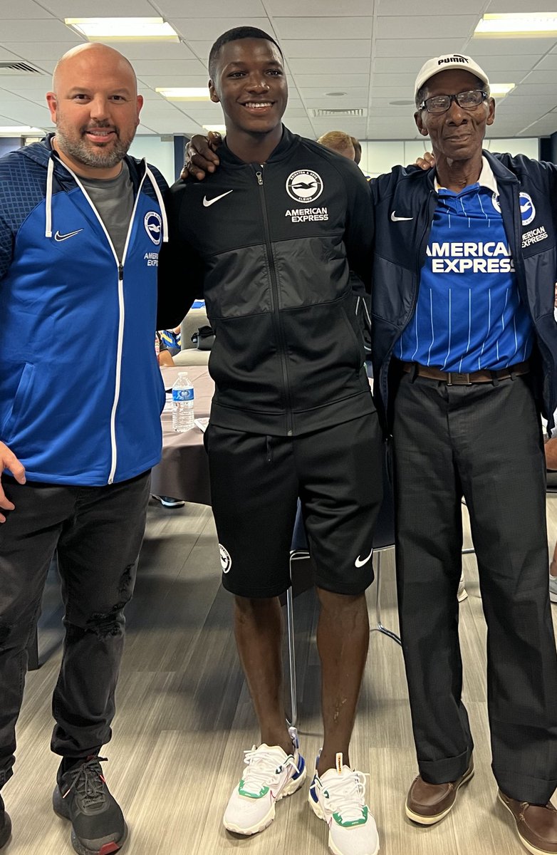 miguelloor's tweet photo. El jugador ecuatoriano tiene un talento excepcional. Necesita trabajo en su formación emocional, familiar, educativa y deportiva. 

El resultado de Antonio Valencia (@elnacionalec), ahora con Pervis (@LDU_Oficial) y Moises es simplemente espectacular. Es sorprendente el dinero que se esta moviendo en la actualidad y lo que podría hacer para la economía de nuestra industria. Los clubes ecuatorianos deben apuntar allá para encontrar recursos. Ya nos dimos cuenta que material humano tenemos, ahora falta pulirlos, cuidarlos y verán resultados como el que estamos viendo hoy con estos increíbles talentos.

Lo de Moises, un chico ecuatoriano, salido de una de las mejores canteras del continente @IDV_EC y que compitió en nuestra @LigaProEC, es sorprendente. Probablemente rompa el récord de costo de transferencia en la liga (de las top) que más gasta en el mundo. Que estos billonarios equipos se estén disputando a un talento ecuatoriano es para ponernos a soñar con el futuro si se hace lo correcto. 

Toda lo mejor para @MoisesCaicedo55. Que Dios lo guíe, siga brillando y haciendo historia.