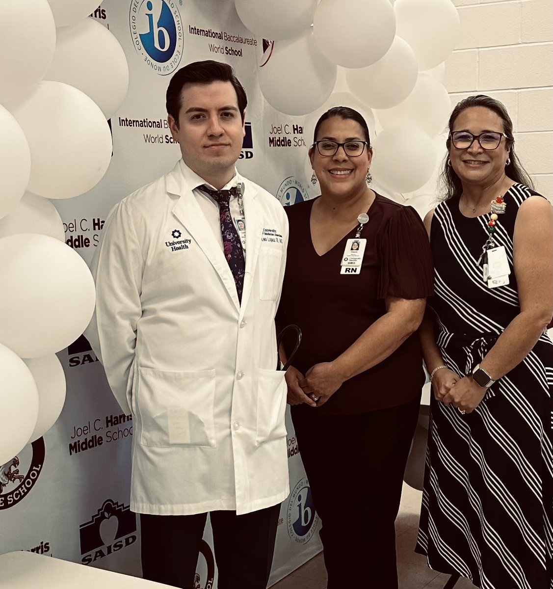 LeoLopez3MD's tweet photo. Our school-based health team at @UnivHealthSA was back out in the #community this week!
We facilitated a #diabetes management workshop for over 100 school #nurses across the community.
#communityhealth #schoolbasedhealth
#sdoh https://t.co/M1g2Y1C9IM