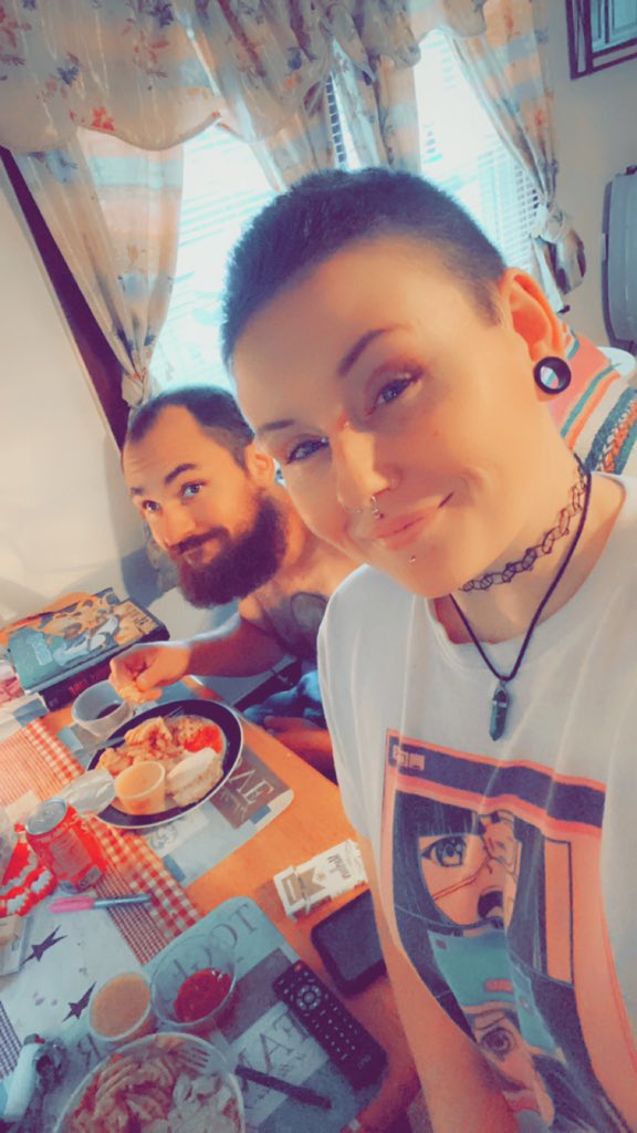 DOCMCPUFFINS420's tweet photo. Pork chops with apple sauce and waffle fries for dinner with babe🍴🐖🍟
#dinnertogether #porkandtaters #meatandpotatoes #applesauce https://t.co/PN1pno9ZIv