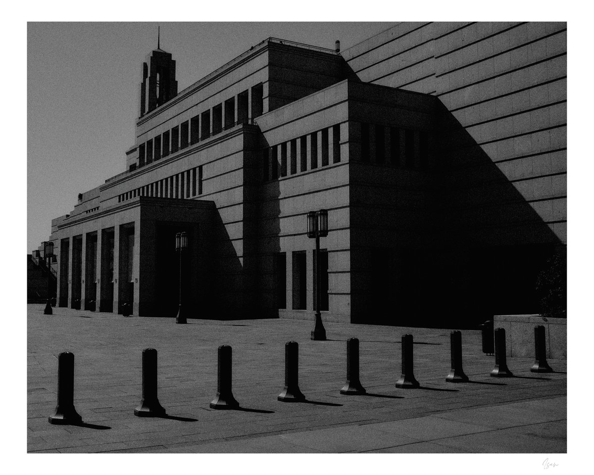 isensno's tweet photo. My interpretation of brutalist, anti-natural, neo-dominion architecture #blackandwhite #blackandwhitephotography  #bnw #bnwphotography #urbanphotography https://t.co/t0bUAdYopM
