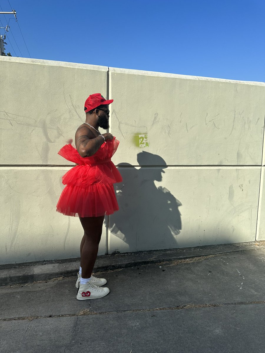 thereal98god's tweet photo. self esteem drop everytime i show up‼️#reddressrunNOLA https://t.co/6ZOL3LIWbN