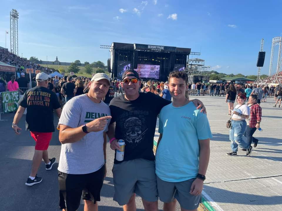 Trent_Rotz's tweet photo. Guns N' Roses was a blast. Can only imagine seeing them in the late 80's early 90's but better late than never https://t.co/v4z9nLiVY2