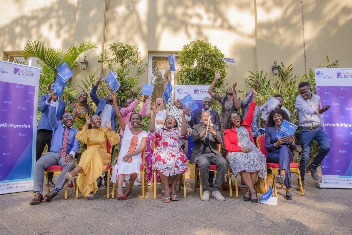 nancyotyang23's tweet photo. https://t.co/n2cPBO30Ba  graduation of the first cohort of the youth 4 policy migration fellowship, such an honor. https://t.co/Nnqd4TOGTl