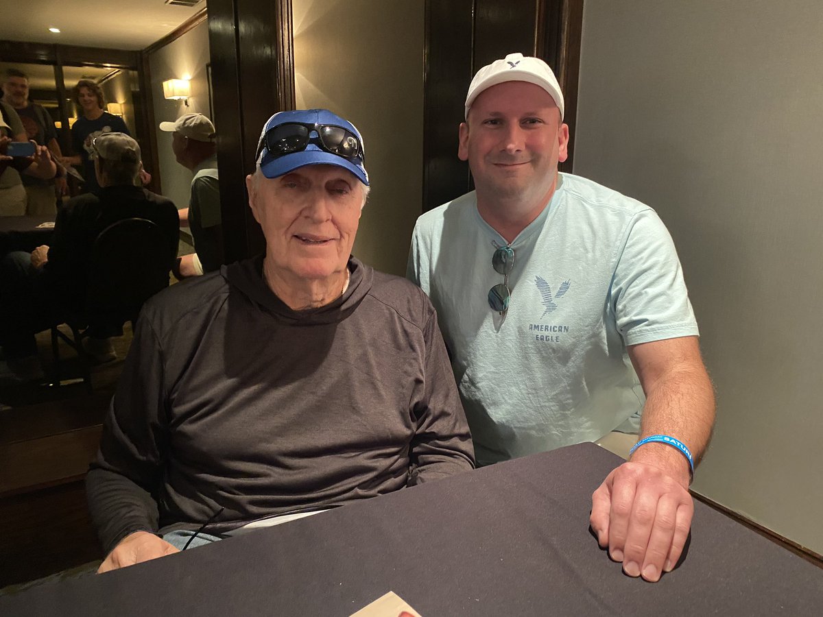 DolansBBallLife's tweet photo. It was wonderful meeting RON REED today in Philadelphia!!  Ron was a member of the 1980 WS Champion Phillies team and also played for the Cardinals and Braves.  ❤️🤍 #RonReed #Phillies #RingTheBell https://t.co/WOdrXLGjUt