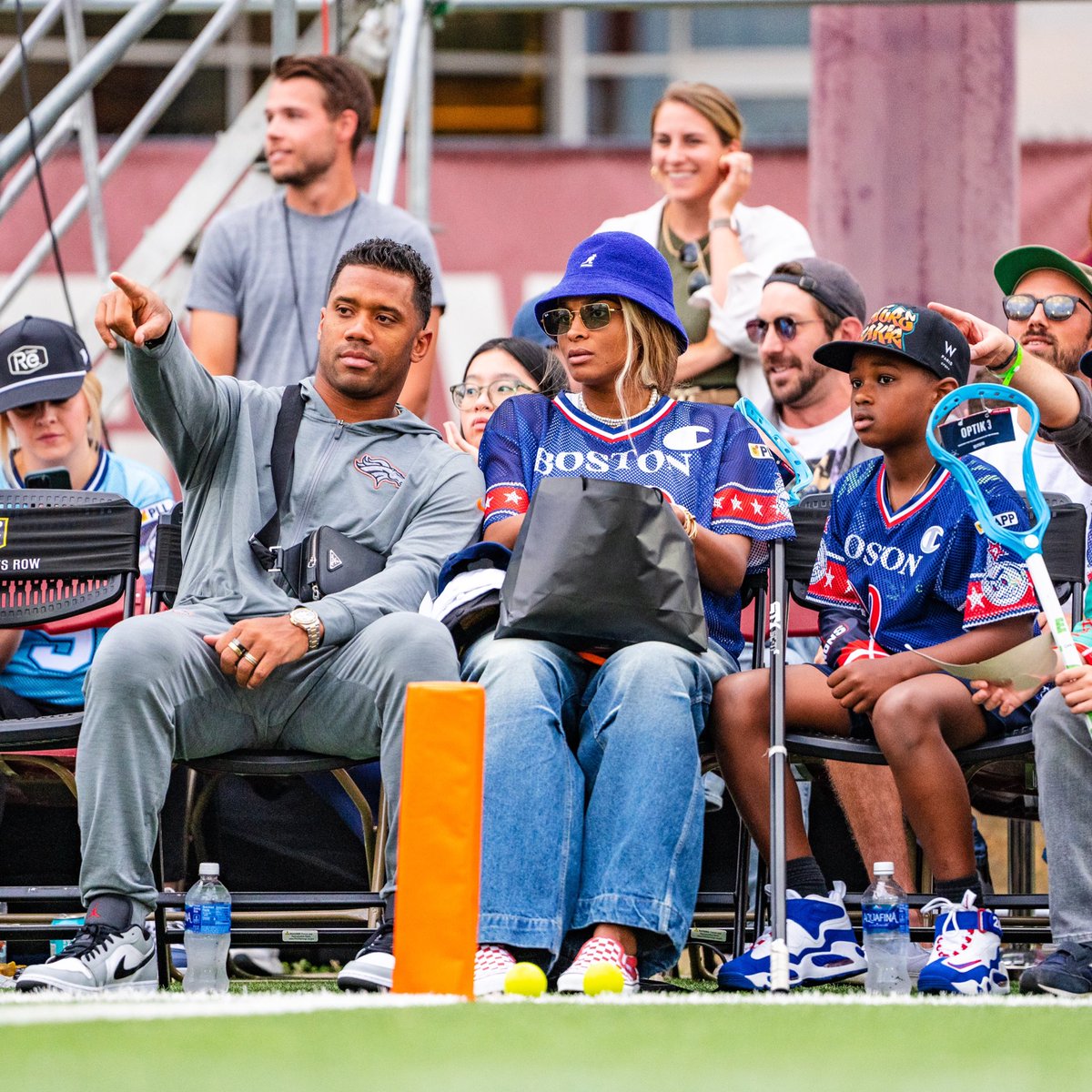 In the presence of Denver Royalty 🏔️👑

<a href="/DangeRussWilson/">Russell Wilson</a> &amp; <a href="/ciara/">Ciara</a> are in attendance of tonight’s game.