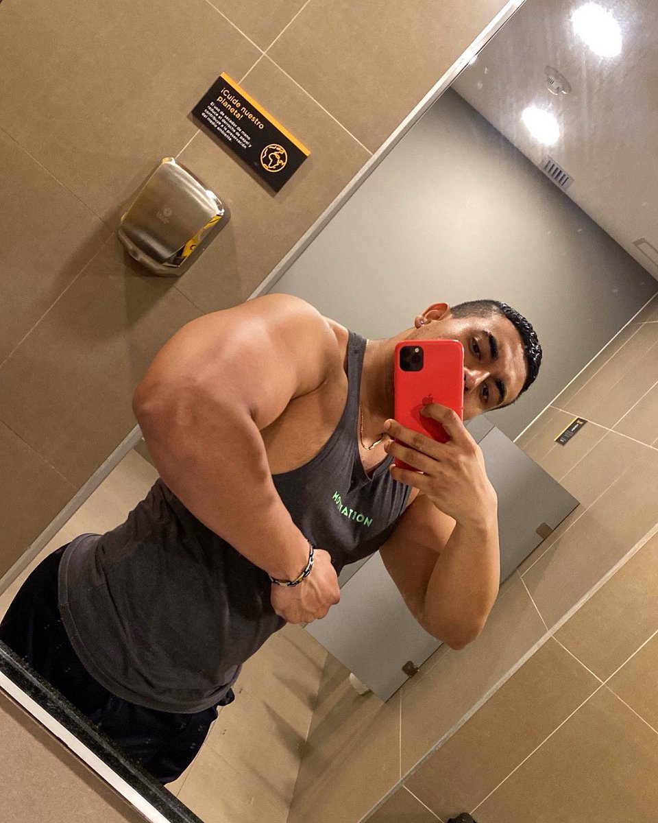 📸🤳🏾💪🏾💯✅

#gym #gymmotivation #gymaddict  #muscle #bodybuilding #lifestyle #gymlife #blackmen #blackguy #fitness #fitnessmotivation #model #top #instagood #instapic #followers #follow4like #colombia #barranquilla