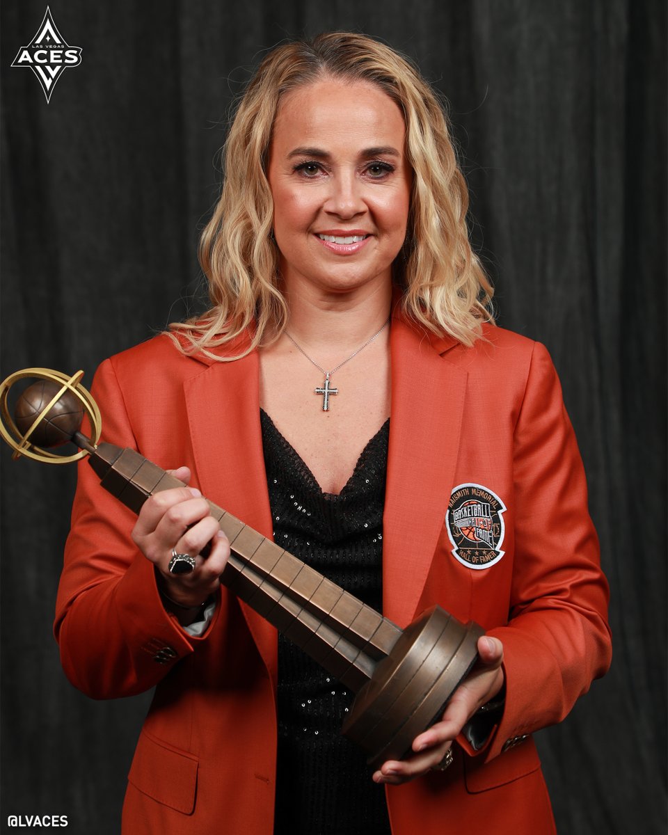 There she is 🤩🧡

<a href="/BeckyHammon/">Becky Hammon</a> // <a href="/Hoophall/">Basketball HOF</a>