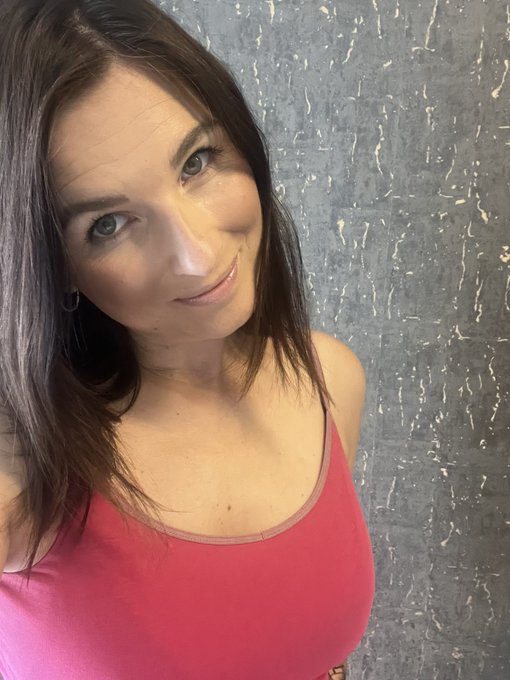 Come to https://t.co/BPXcitR0Mg for custome videos or pics 🫦 https://t.co/wq37YnhRdn